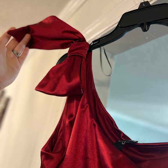 Red Windsor One Shoulder Maxi - Picture 2 of 4